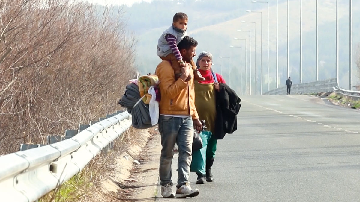  Refugee family